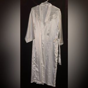 Dentelle Vintage Bridal Robe